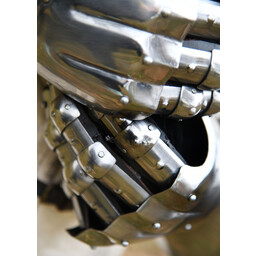 Hourglass gauntlets 1350-1410