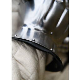 Hourglass gauntlets 1350-1410