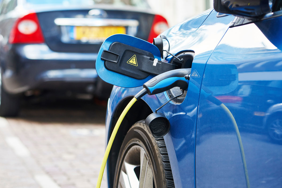 Regeerakkoord: uiterlijk in 2030 alle nieuwe auto’s emissieloos en rekeningrijden voor iedereen