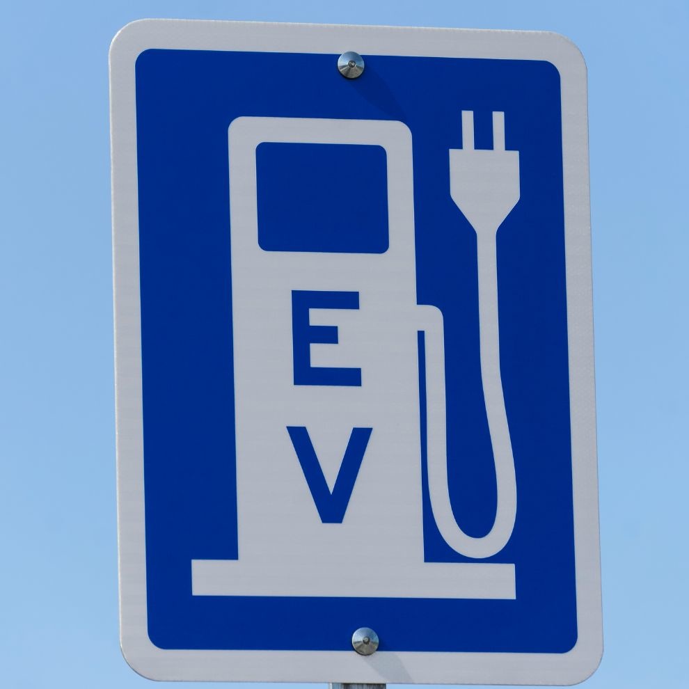 EU-deal: eind 2027 veel meer laadpalen langs snelwegen!