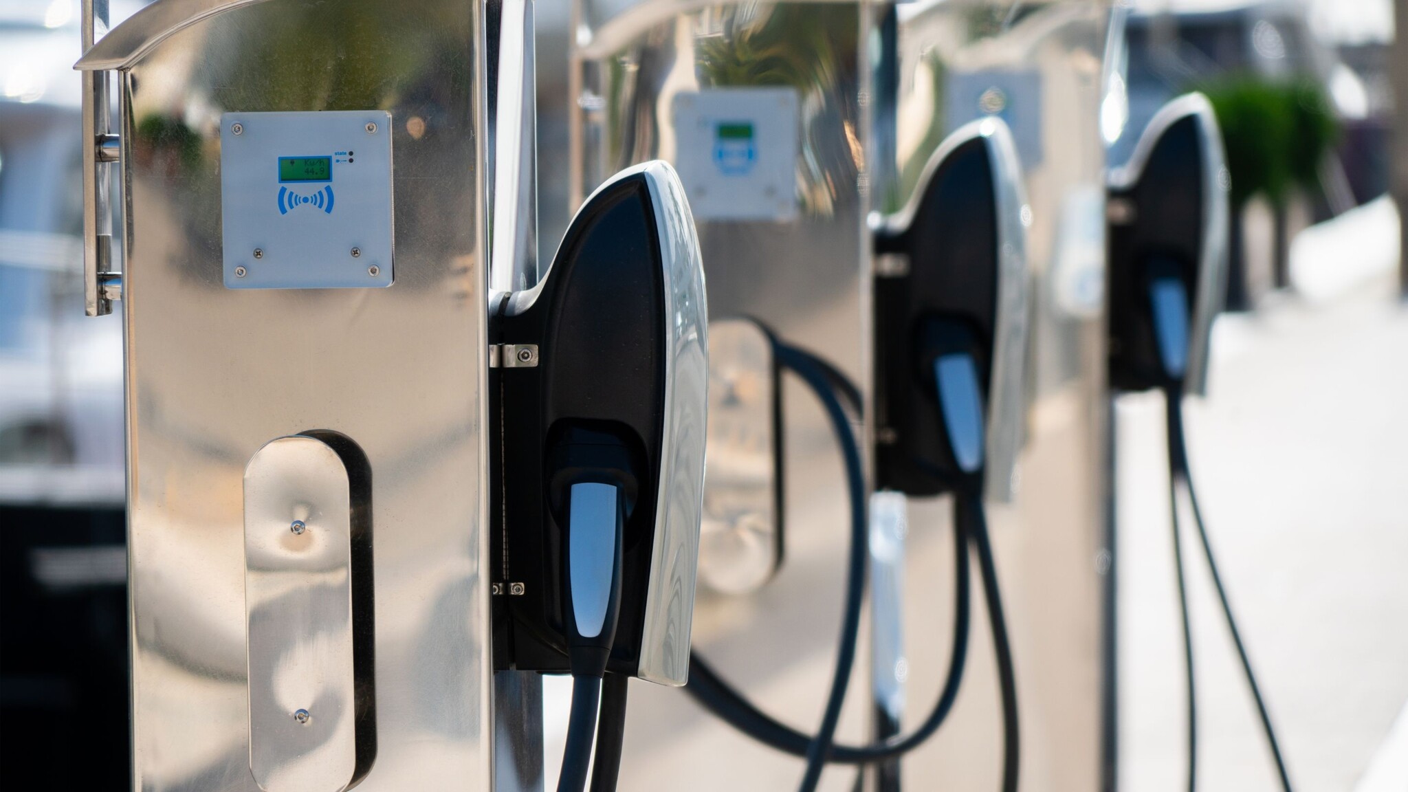 Alphense gemeenteraad steunt laadmogelijkheden voor woningeigenaren zonder eigen parkeerplaats