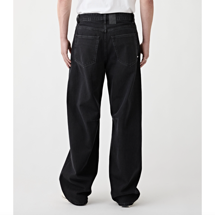 Tenue. Robyn Jeans Asheton