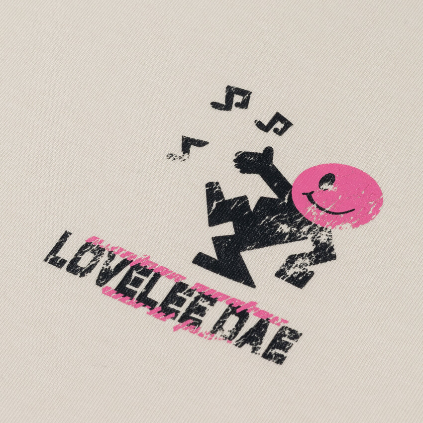 LOVELEE DAE LS Chuck Tee Worldtour Vintage White