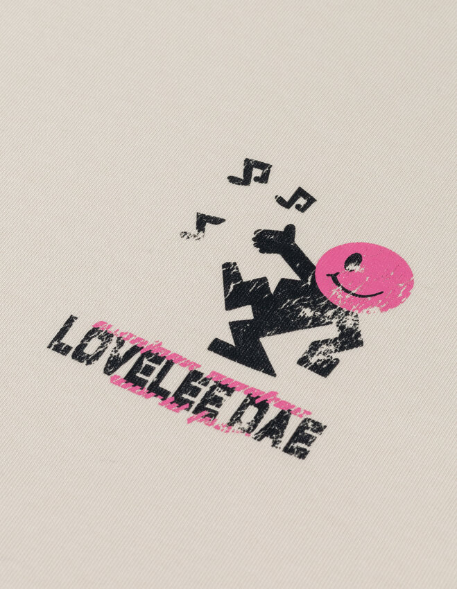 LOVELEE DAE LS Chuck Tee Worldtour Vintage White