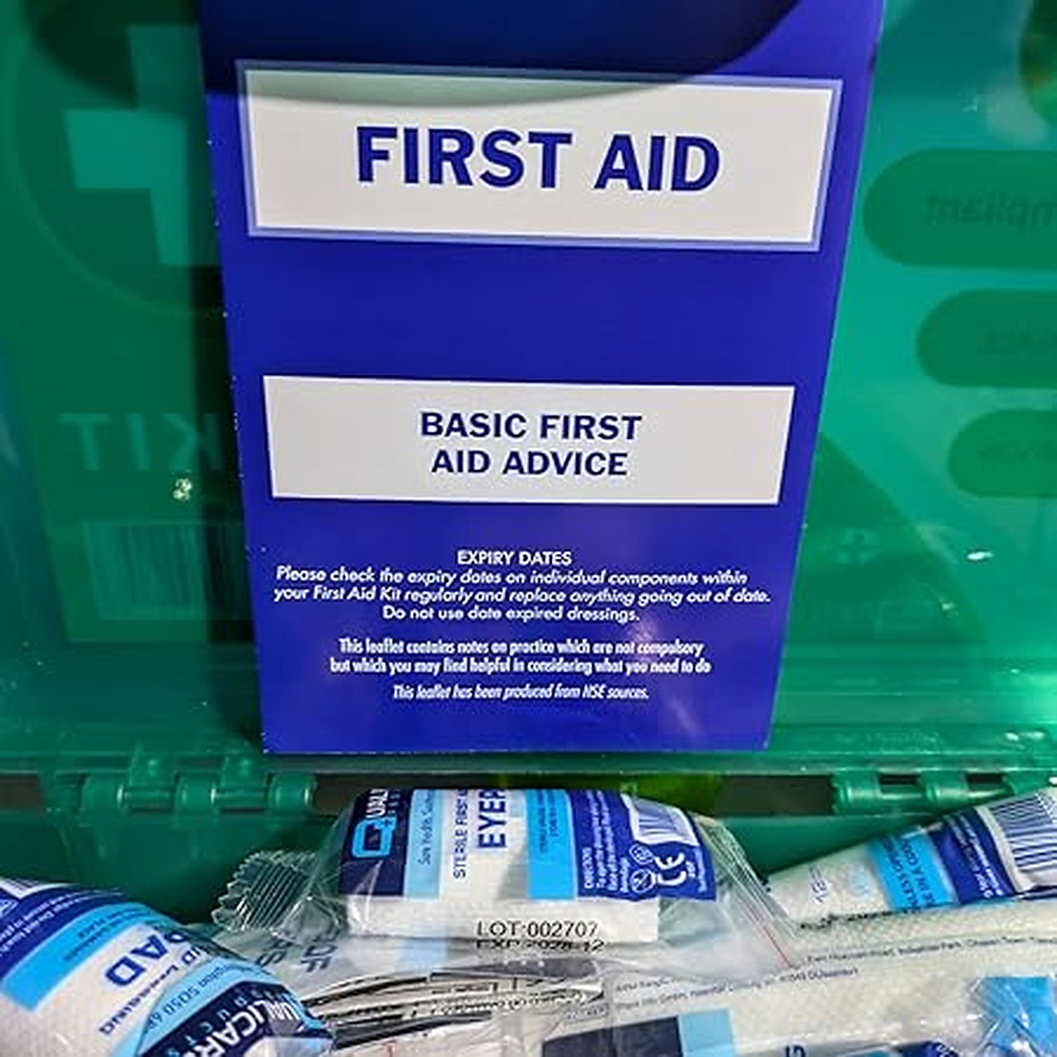 Rexar HSE Compliant First Aid Kit – Wall Mounted Hard Case for Laboratory, Office and Workplace Safety (1–10 Persons)