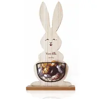 Lapin avec des oeufs en chocolat