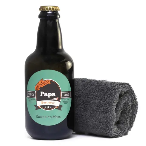 Gel douche dans une bouteille de bière personnalisée et serviette