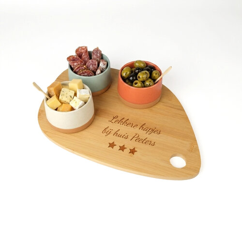 Gepersonaliseerde tapasplank met 3 potjes Gepersonaliseerde tapasplank met 3 potjes