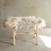 Uniek Gefotografeerd Houten Bankje met Schapenvacht - Krul/Bergschaap - 70x20x46 cm (LxBxH) - BNK-10