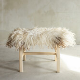 Uniek Gefotografeerd Houten Bankje met Schapenvacht - Krul/Bergschaap - 70x20x46 cm (LxBxH) - BNK-25