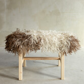 Uniek Gefotografeerd Houten Bankje met Schapenvacht - Krul/Bergschaap - 70x20x46 cm (LxBxH) - BNK-35