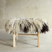 Uniek Gefotografeerd Houten Bankje met Schapenvacht - Krul/Bergschaap - 70x20x46 cm (LxBxH) - BNK-38