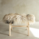 Uniek Gefotografeerd Houten Bankje met Schapenvacht - Krul/Bergschaap - 70x20x46 cm (LxBxH) - BNK-08