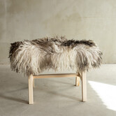 Uniek Gefotografeerd Houten Bankje met Schapenvacht - Krul/Bergschaap - 70x20x46 cm (LxBxH) - BNK-09