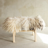 Uniek Gefotografeerd Houten Bankje met Schapenvacht - Krul/Bergschaap - 70x20x46 cm (LxBxH) - BNK-19