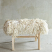 Uniek Gefotografeerd Houten Bankje met Schapenvacht - Krul/Bergschaap - 70x20x46 cm (LxBxH) - BNK-29