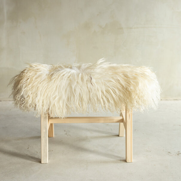 Van Buren sinds 1861 Uniek Gefotografeerd Houten Bankje met Schapenvacht - Krul/Bergschaap - 70x20x46 cm (LxBxH) - BNK-41