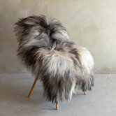 Uniek gefotografeerd IJslands natuurlijk grijs schapenvacht - ca. 136x83cm - SVV-828