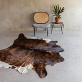Uniek gefotografeerd excotische koeienhuid KH-069 met een afmeting van ca. 208x195cm (3-4m²)