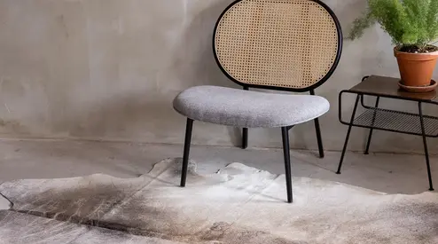 Hoe combineer je een koeienhuid vloerkleed?