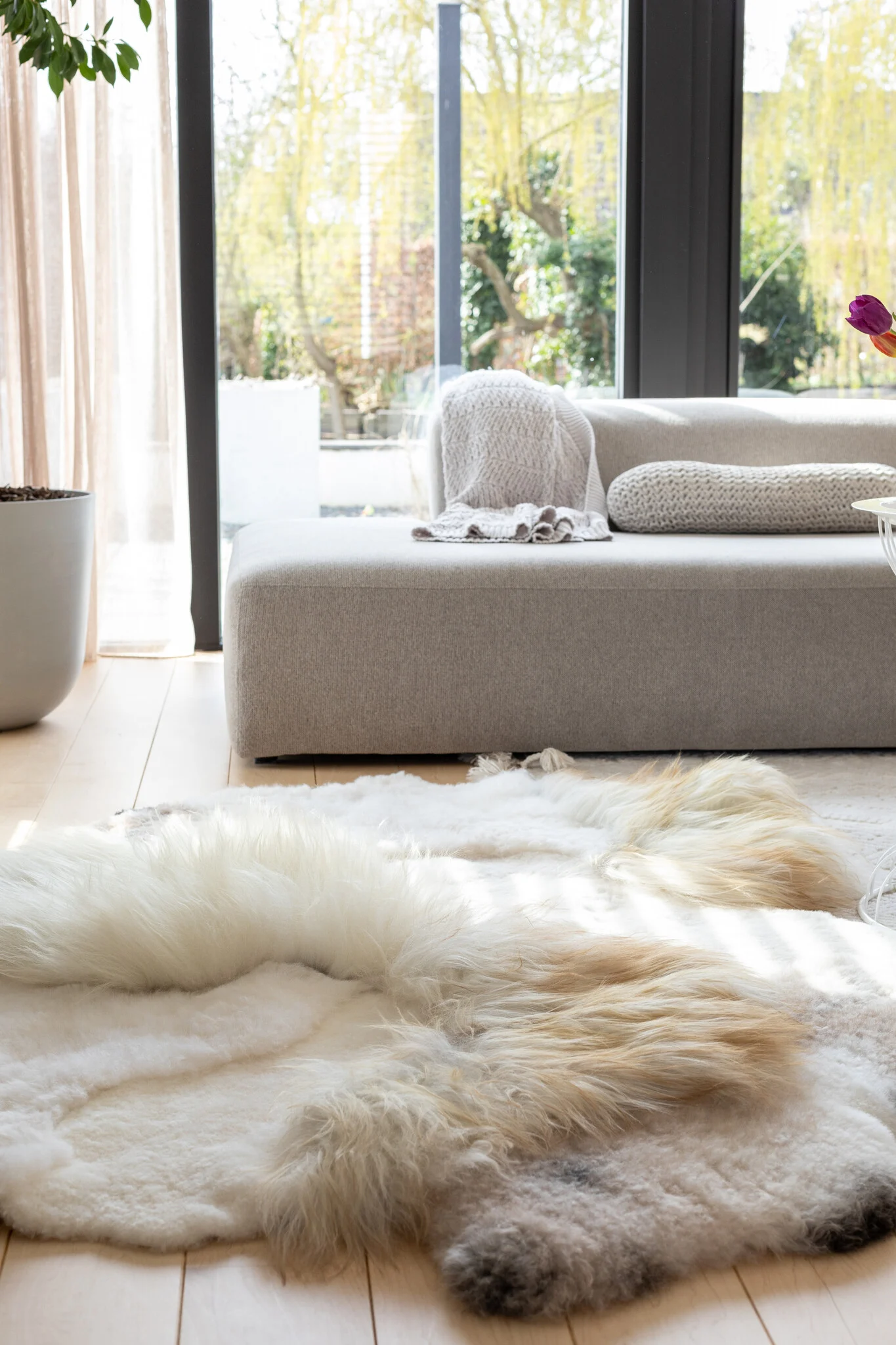 Verschil tussen een schapenvel en een synthetisch vachtkleed?
