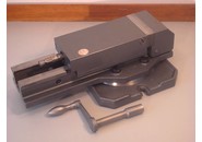 Verkauft: Hilda 84mm Maschinenschraubstock und Drehbarer Untersatz