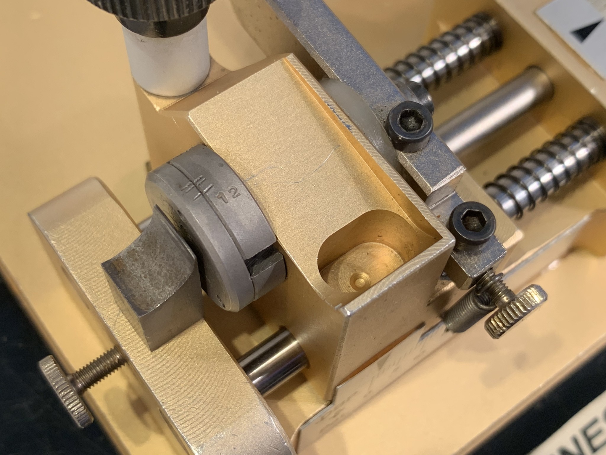 Bergeon 5832 watchmaker tool for shortening winding stems - Niels Machines