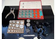 Kollektion von Einsätzen für Uhrgläser mit presse