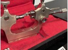 Pivot lathe for polishing pivots
