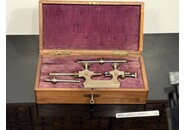 Pivot lathe for polishing pivot