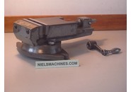 Verkauft: Aciera F3 Drehbarer Schraubstock