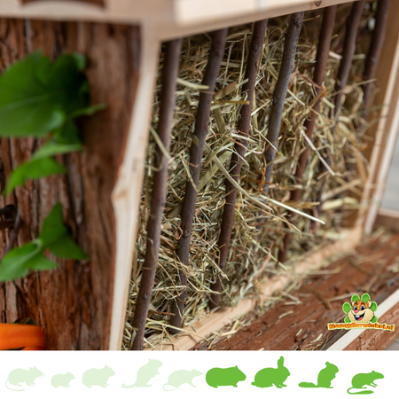 Trixie Drewniany stojak na siano z przegródką na przekąski i podstawą 40 cm