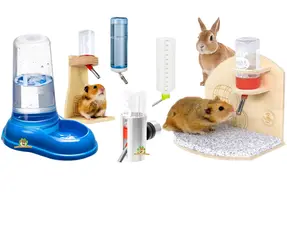 Bouteilles et gamelles d'eau