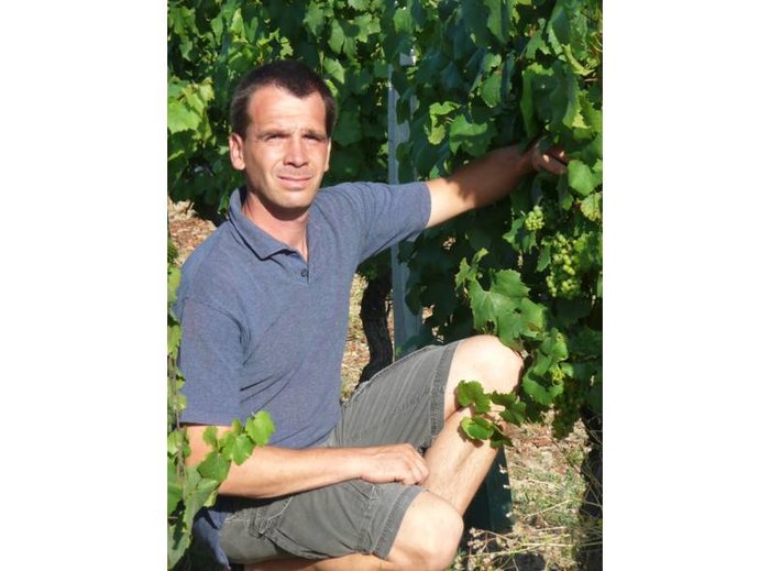 Wijnmaker Denis Vervier een iets wat verlegen en bescheiden man, die opbloeit als hij over wijn begint te praten. 