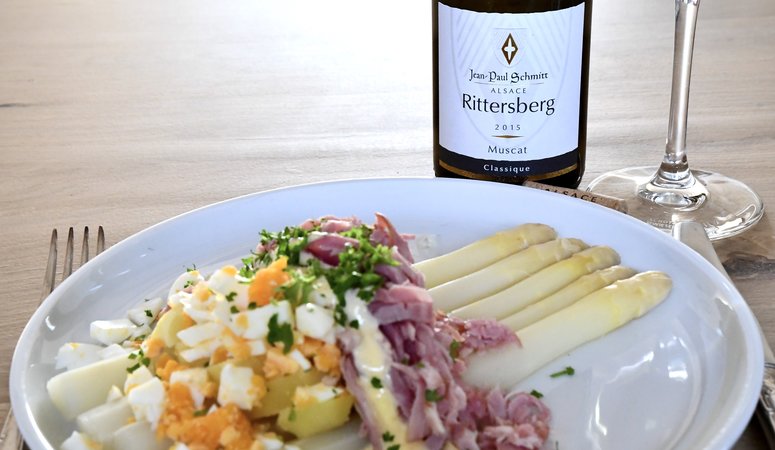 Asperges met ham, ei en Hollandaise saus