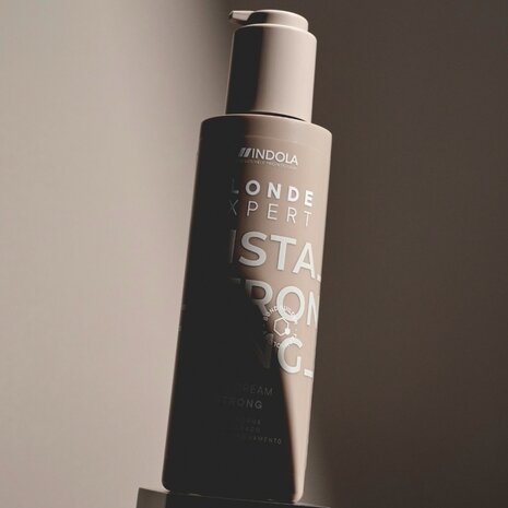 Indola Blonde Expert Insta Strong Leave-In Cream - 145ml