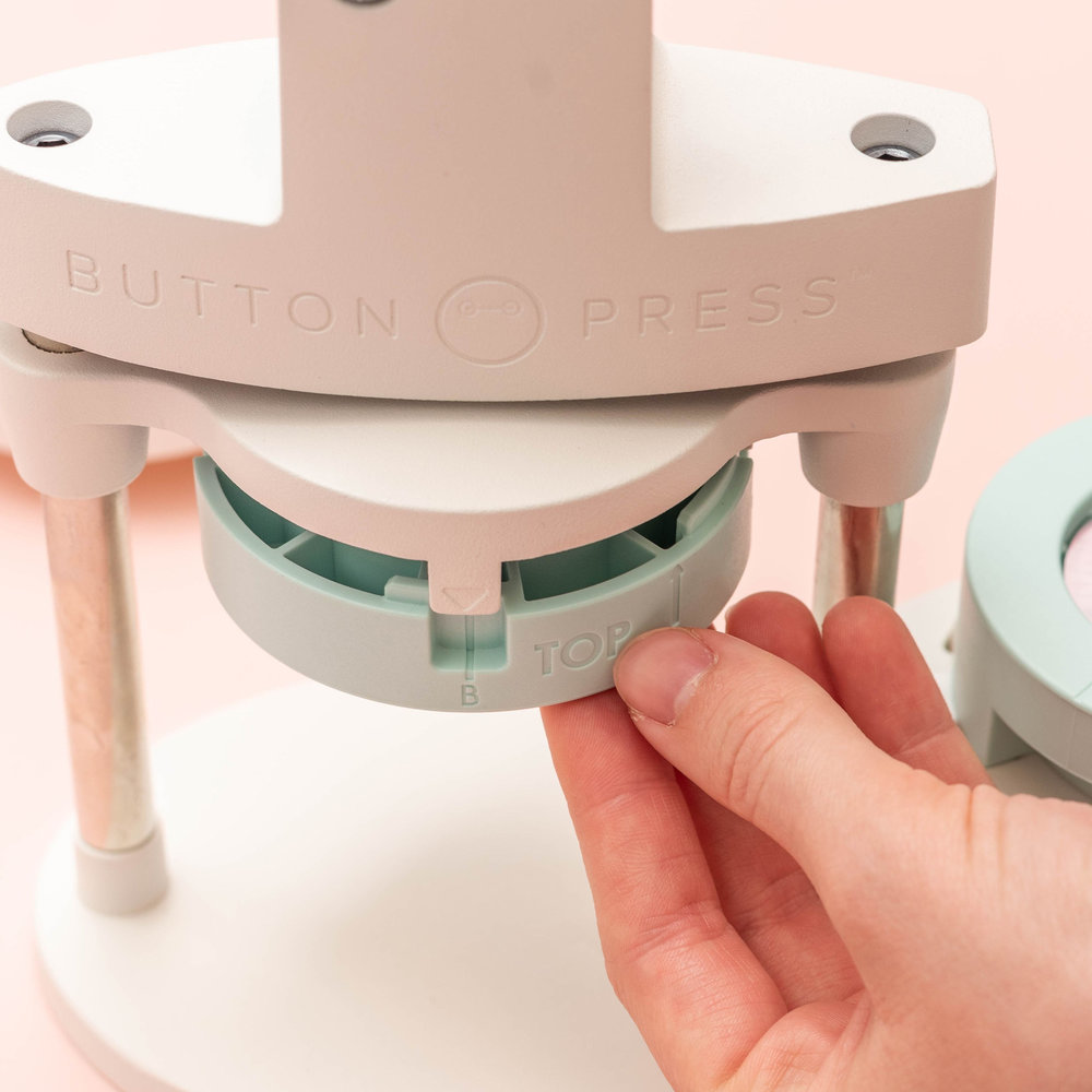 We R Memory Keepers Button Press Starter Kit (660524) We R Memory Keepers Button Press Starter Kit (660524)