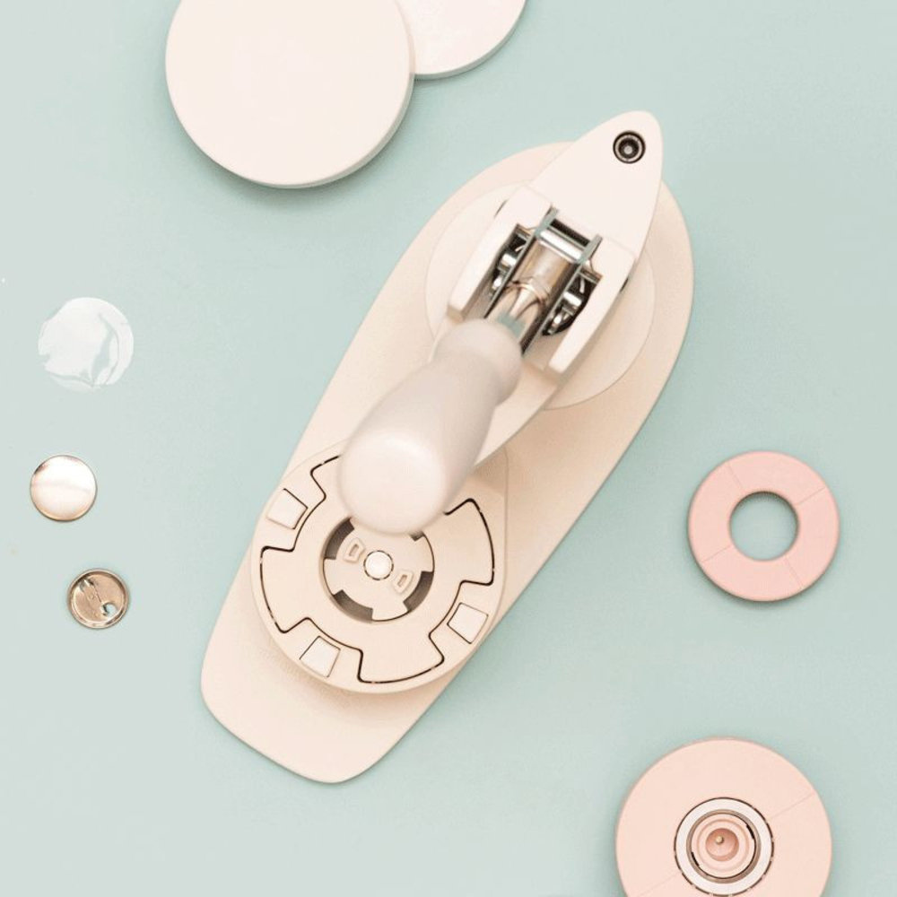 We R Memory Keepers Button Press Starter Kit (660524) We R Memory Keepers Button Press Starter Kit (660524)