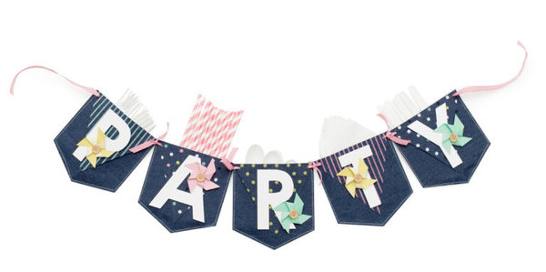 We R Memory Keepers Banner Punch Board (662565)