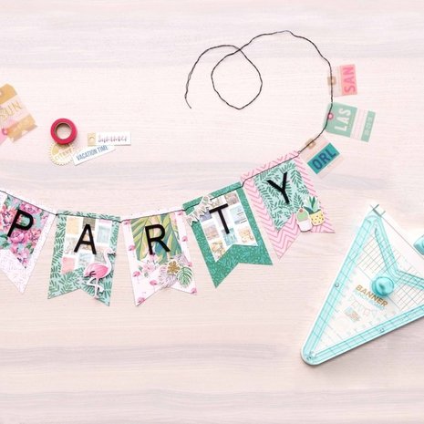 We R Memory Keepers Banner Punch Board (662565)