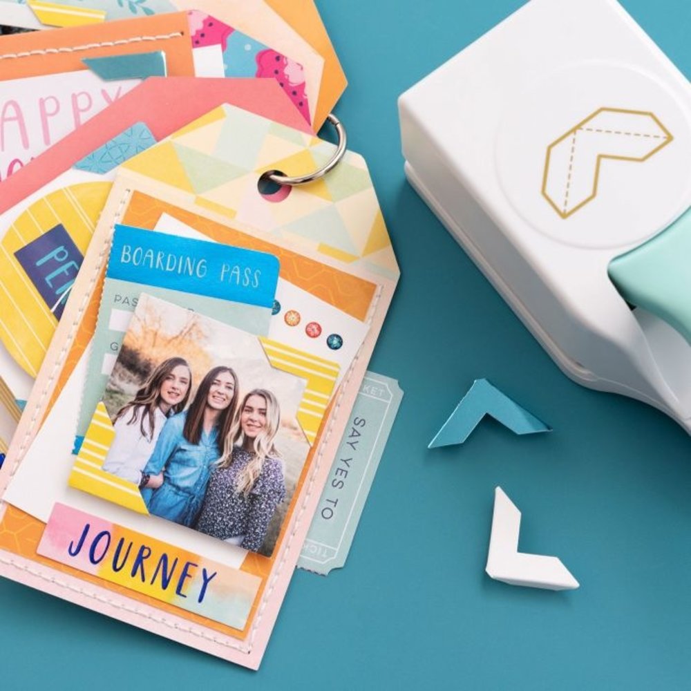 We R Memory Keepers Embossing photo corner punch (663157) We R Memory Keepers Embossing photo corner punch (663157)