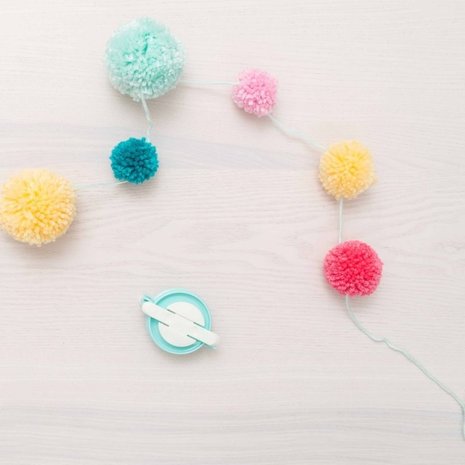 We R Memory Keepers Pom Pom Maker DIY Party Basic Tools (3pcs) (660788) We R Memory Keepers Pom Pom Maker DIY Party Basic Tools (3pcs) (660788)