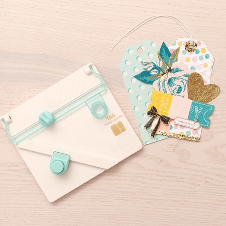 We R Memory Keepers Tag Punch Board (660248) We R Memory Keepers Tag Punch Board (660248)