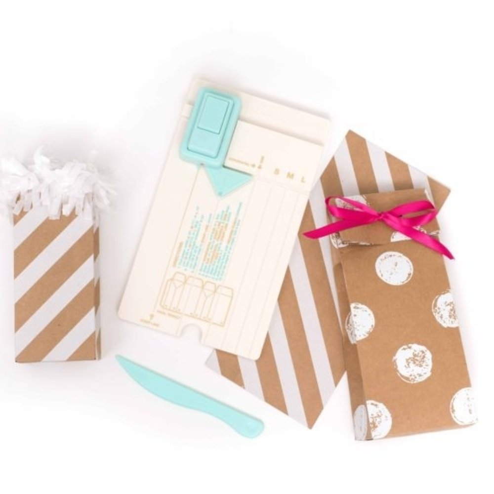 We R Memory Keepers Gift Bag Punch Board (71333-3) We R Memory Keepers Gift Bag Punch Board (71333-3)