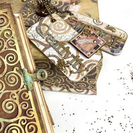 Stamperia Klimt Bag Handles and Hearts Wooden Shapes A5 (KLSP115) Stamperia Klimt Bag Handles and Hearts Wooden Shapes A5 (KLSP115)