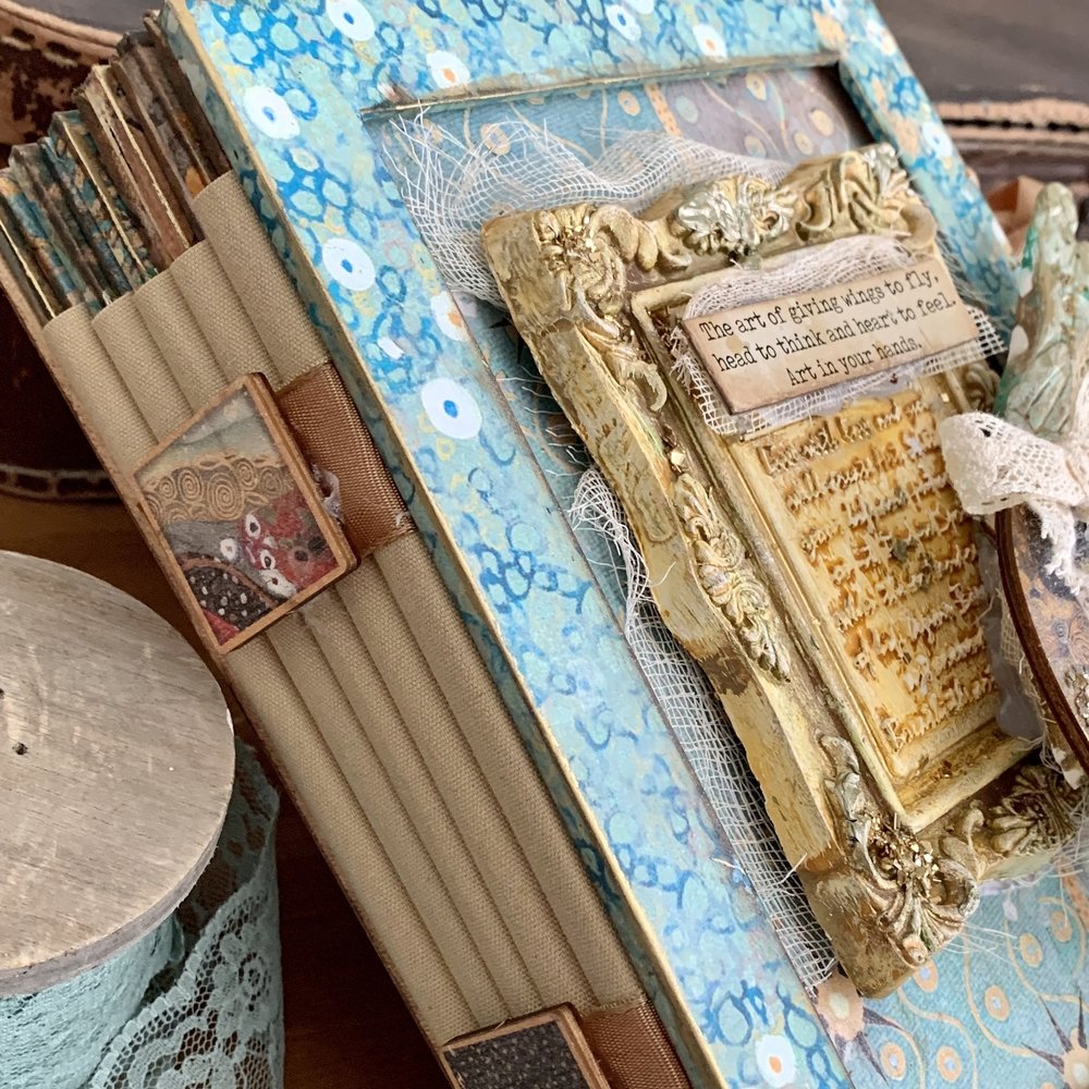 Stamperia Klimt Bag Handles and Hearts Wooden Shapes A5 (KLSP115) Stamperia Klimt Bag Handles and Hearts Wooden Shapes A5 (KLSP115)