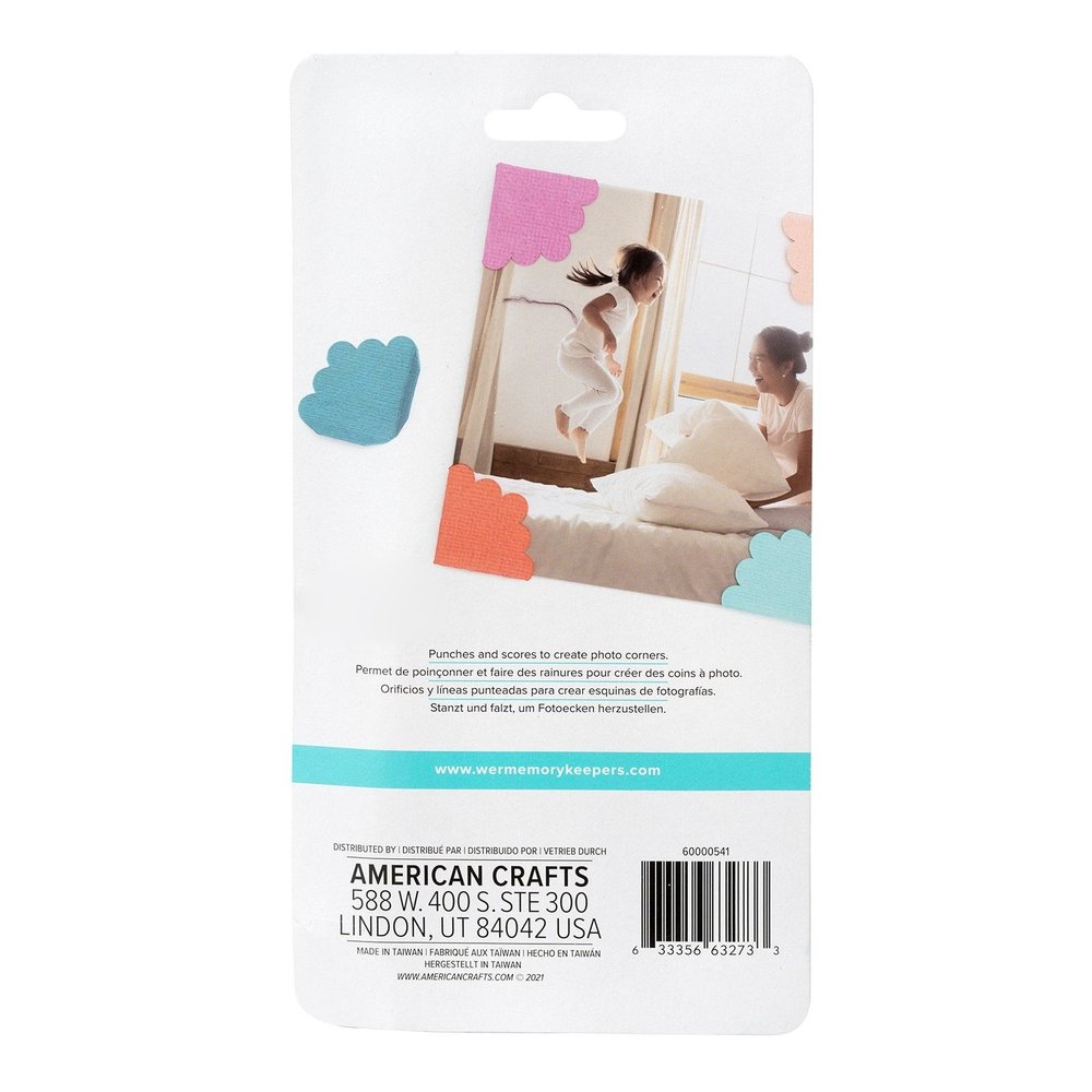 We R Memory Keepers Embossing Punch Scallop Photo Corner (60000541) We R Memory Keepers Embossing Punch Scallop Photo Corner (60000541)