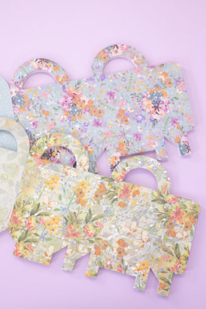 Crafter's Companion Vintage Summer Die-Cut Gift Bag (CC-PAD-GIFT-VISU) Crafter's Companion Vintage Summer Die-Cut Gift Bag (CC-PAD-GIFT-VISU)