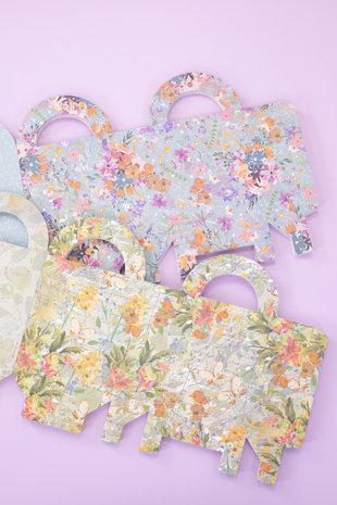 Crafter's Companion Vintage Summer Die-Cut Gift Bag (CC-PAD-GIFT-VISU) Crafter's Companion Vintage Summer Die-Cut Gift Bag (CC-PAD-GIFT-VISU)