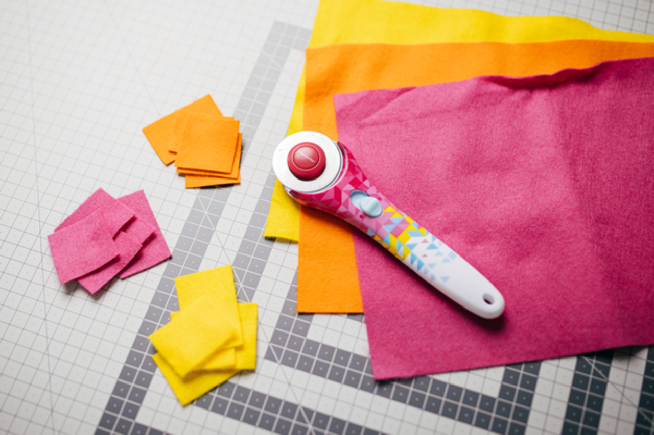 Fiskars Rotary Cutter Ø45mm Stick Inspiration Geo (1023908) Fiskars Rotary Cutter Ø45mm Stick Inspiration Geo (1023908)